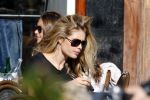 Amsterdam 30 september 2015 
Doutzen Kroes met manager Sarah Keller en PA op terras.