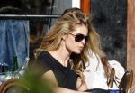 Amsterdam 30 september 2015 
Doutzen Kroes met manager Sarah Keller en PA op terras.