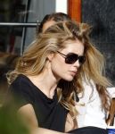 Amsterdam 30 september 2015 
Doutzen Kroes met manager Sarah Keller en PA op terras.