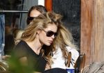Amsterdam 30 september 2015 
Doutzen Kroes met manager Sarah Keller en PA op terras.