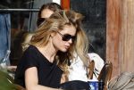 Amsterdam 30 september 2015 
Doutzen Kroes met manager Sarah Keller en PA op terras.