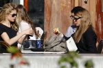 Amsterdam 30 september 2015 
Doutzen Kroes met manager Sarah Keller en PA op terras.