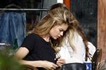 Amsterdam 30 september 2015 
Doutzen Kroes met manager Sarah Keller en PA op terras.
