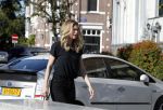 Amsterdam 30 september 2015 
Doutzen Kroes met manager Sarah Keller en PA op terras.