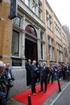 Amsterdam 6 oktober 2015
Koningin Maxima bij symposium platform wijzer in geldzaken in het Tobacco theater, 
Eberhard v d Laan ontvangt haar.