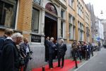 Amsterdam 6 oktober 2015
Koningin Maxima bij symposium platform wijzer in geldzaken in het Tobacco theater, 
Eberhard v d Laan ontvangt haar.