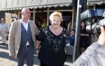 Rijswijk 1 oktober 2015
Erica Terpstra bij opening van haar kapper zijn kapsalon. Franklin Brown staat te zingen.