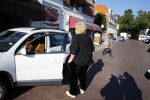 Rijswijk 1 oktober 2015
Erica Terpstra bij opening van haar kapper zijn kapsalon. Franklin Brown staat te zingen.