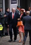 Den Haag 15 september 2015
Prinsjesdag 2015 met Koning Willem Alexander Koningin Maxima prins Constantijn en Prinses Laurentien. Dit jaar wordt de gouden koets voorlopig voor het laatst gebruikt. De hoed van de vrouw van Fred Teeven waait weg