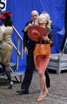 Den Haag 15 september 2015
Prinsjesdag 2015 met Koning Willem Alexander Koningin Maxima prins Constantijn en Prinses Laurentien. Dit jaar wordt de gouden koets voorlopig voor het laatst gebruikt. De hoed van de vrouw van Fred Teeven waait weg