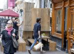 Amsterdam 6 oktober 2015 
Katja Schuurman brnegt haar vriend Freek v Noordwijk van zijn ene restaurant naar zijn andere restaurant ion Amsterdam
