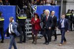 Den Haag 15 september 2015
Prinsjesdag 2015 met Koning Willem Alexander Koningin Maxima prins Constantijn en Prinses Laurentien. Dit jaar wordt de gouden koets voorlopig voor het laatst gebruikt. Geert Wilders met zijn vrouw en beveiliging