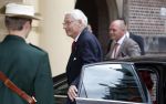 Den Haag 15 september 2015
Prinsjesdag 2015 met Koning Willem Alexander Koningin Maxima prins Constantijn en Prinses Laurentien. Dit jaar wordt de gouden koets voorlopig voor het laatst gebruikt. Hans v d Broek met vrouw