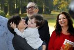 Baarn 4 oktober 2015
Presentatie boek Belinda Meuldijk in kasteel Groeneveld.
Aanwezig Thierry Duval Rob de Nijs Henriette de Nijs Julis Joshi en Robert.
Willeke Alberti krijgt het eerste boek.