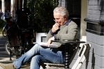 Amsterdam 29 september 2015
Huub Stapel neemt in het zonnetje het script van de nieuwe politieserie Flikken Rotterdam door.