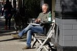 Amsterdam 29 september 2015
Huub Stapel neemt in het zonnetje het script van de nieuwe politieserie Flikken Rotterdam door.