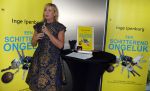 Amsterdam 5 oktober 2015
Presentatie boek inge Ipenburg bij het double Tree hotel.
Jan Kooijman ontvangt het eerste boek.