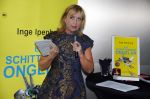 Amsterdam 5 oktober 2015
Presentatie boek inge Ipenburg bij het double Tree hotel.
Jan Kooijman ontvangt het eerste boek.