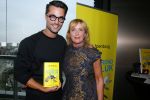 Amsterdam 5 oktober 2015
Presentatie boek inge Ipenburg bij het double Tree hotel.
Jan Kooijman ontvangt het eerste boek.