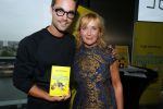 Amsterdam 5 oktober 2015
Presentatie boek inge Ipenburg bij het double Tree hotel.
Jan Kooijman ontvangt het eerste boek.