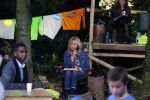 Haarzuilens 27 september 2015
Aktie om bomen te planten gepresenteerd door Beau v Erven Dorens en Angela Groothuizen.
oa Evelyn Struik Trijntje OOsterhuis Nick & Simon Marjan Berk Tineke Schouten Ruud Feltkamp en inge Ipenburg werken mee.