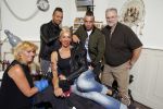 Den Haag 1 oktober 2015
Jake Hampel met zijn vrouw Lydia en hun 2 zoons bij een tatoo shop in Den Haag.