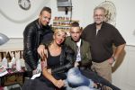 Den Haag 1 oktober 2015
Jake Hampel met zijn vrouw Lydia en hun 2 zoons bij een tatoo shop in Den Haag.