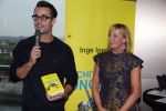 Amsterdam 5 oktober 2015
Presentatie boek inge Ipenburg bij het double Tree hotel.
Jan Kooijman ontvangt het eerste boek.