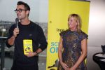 Amsterdam 5 oktober 2015
Presentatie boek inge Ipenburg bij het double Tree hotel.
Jan Kooijman ontvangt het eerste boek.