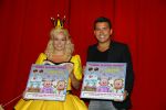 Hilversum 27 september 2015
Premiere twee kleine kleutertjes met Monique Smit naar verhaal van Jan Smit. Ze krijgen uit handen van edsilia Rombley dubbel platina.