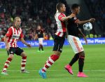 Eindhoven, 15 September 2015
CL 2015/2016
Eerste wedstrijd PSV-Manchester United, eindstand 2-1
Jeffrey Bruma in duel met Anthony Martial
