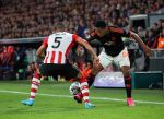 Eindhoven, 15 September 2015
CL 2015/2016
Eerste wedstrijd PSV-Manchester United, eindstand 2-1
Jeffrey Bruma in duel met Anthony Martial