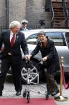 Den Haag 15 september 2015
Prinsjesdag 2015 met Koning Willem Alexander Koningin Maxima prins Constantijn en Prinses Laurentien. Dit jaar wordt de gouden koets voorlopig voor het laatst gebruikt.
Jetta Klijnsma achter de rollater