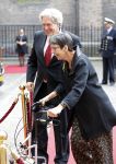 Den Haag 15 september 2015
Prinsjesdag 2015 met Koning Willem Alexander Koningin Maxima prins Constantijn en Prinses Laurentien. Dit jaar wordt de gouden koets voorlopig voor het laatst gebruikt.
Jetta Klijnsma achter de rollater