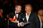 Amsterdam 15 oktober 2015
Uitreiking van de 50e televizierring in carre. Johnny de Mol wint de tv ster en de ring voor Syndroom en Linda de Mol krijgt Oevre prijs. Johnny met Ereland Galjaard