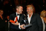 Amsterdam 15 oktober 2015
Uitreiking van de 50e televizierring in carre. Johnny de Mol wint de tv ster en de ring voor Syndroom en Linda de Mol krijgt Oevre prijs. Johnny met Ereland Galjaard