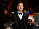 Amsterdam 15 oktober 2015
Uitreiking van de 50e televizierring in carre. Johnny de Mol wint de tv ster en de ring voor Syndroom en Linda de Mol krijgt Oevre prijs.