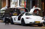 Amsterdam 12 oktober 2015
Jonothan de Guzman met zijn vriendin Sarah Nasser in zijn mercedes sportwagen .