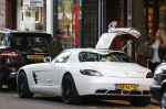 Amsterdam 12 oktober 2015
Jonothan de Guzman met zijn vriendin Sarah Nasser in zijn mercedes sportwagen .