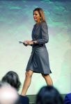 Amsterdam 6 oktober 2015
Koningin Maxima bij symposium platform wijzer in geldzaken in het Tobacco theater, 
Eberhard v d Laan ontvangt haar.