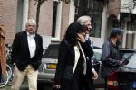 Amsterdam 19 september 2015
Laura Fygi met man op straat in amsterdam zuid.