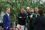 Amsterdam 8 oktober 2015
Leco v Zadelhoff geeft de jongens van streetlab les voor de rode loper van de televizierring waar ze voor genomineerd zijn