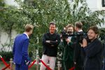 Amsterdam 8 oktober 2015
Leco v Zadelhoff geeft de jongens van streetlab les voor de rode loper van de televizierring waar ze voor genomineerd zijn