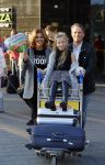 Schiphol 10 oktober 2015
Leontien Zijlaard v Moorsel wordt op schiphol opgehaald door man Michael Zijlaard en dochter Indy