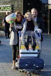 Schiphol 10 oktober 2015
Leontien Zijlaard v Moorsel wordt op schiphol opgehaald door man Michael Zijlaard en dochter Indy