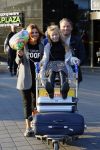 Schiphol 10 oktober 2015
Leontien Zijlaard v Moorsel wordt op schiphol opgehaald door man Michael Zijlaard en dochter Indy