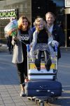 Schiphol 10 oktober 2015
Leontien Zijlaard v Moorsel wordt op schiphol opgehaald door man Michael Zijlaard en dochter Indy