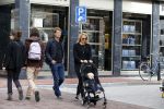 Amsterdam 19 september 2015  
Lieke v Lexmond met Bas v Veggel en hun zoon op de pc hooftstraat