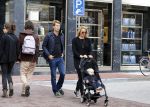Amsterdam 19 september 2015  
Lieke v Lexmond met Bas v Veggel en hun zoon op de pc hooftstraat