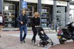 Amsterdam 19 september 2015  
Lieke v Lexmond met Bas v Veggel en hun zoon op de pc hooftstraat